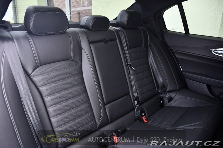Alfa Romeo Giulia 2.0T 16V 206kW VELOCE AT8 2024
