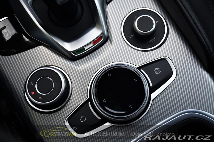 Alfa Romeo Giulia 2.0T 16V 206kW VELOCE AT8 2024