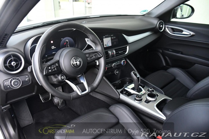 Alfa Romeo Giulia 2.0T 16V 206kW VELOCE AT8 2024