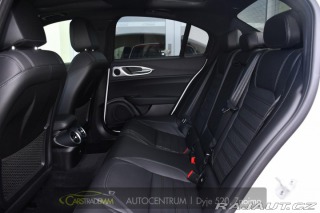 Alfa Romeo Giulia 2.0T 16V 206kW VELOCE AT8 2024