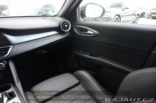 Alfa Romeo Giulia 2.0T 16V 206kW VELOCE AT8 2024