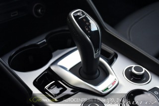 Alfa Romeo Giulia 2.0T 16V 206kW VELOCE AT8 2024