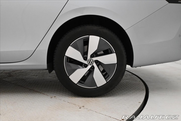 Volkswagen Passat 2,0 TDI 110kW DSG Busines 2024