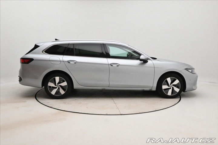 Volkswagen Passat 2,0 TDI 110kW DSG Busines 2024