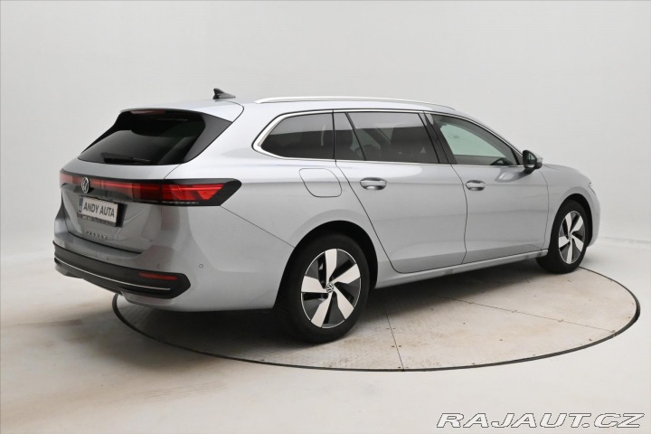 Volkswagen Passat 2,0 TDI 110kW DSG Busines 2024