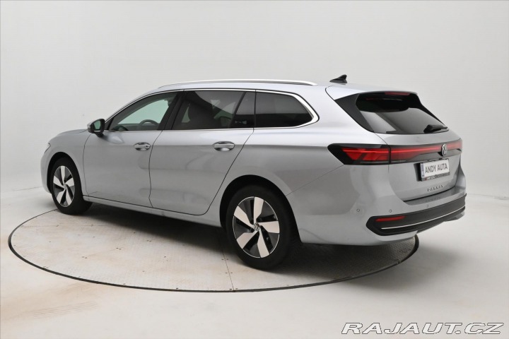 Volkswagen Passat 2,0 TDI 110kW DSG Busines 2024