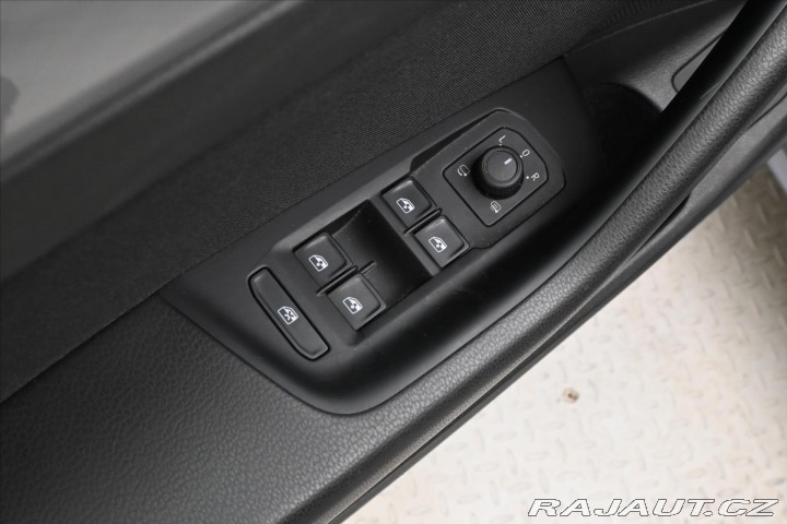 Volkswagen Passat 2,0 TDI 110kW Business Zá 2023