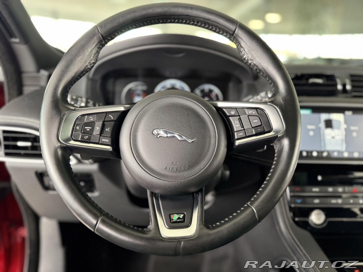 Jaguar F-Pace 20d AWD*AUT*R-SPORT*LED*P 2018
