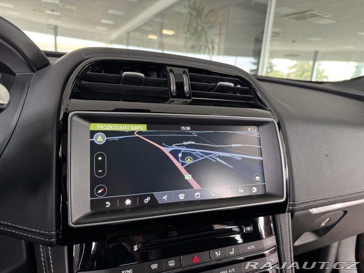 Jaguar F-Pace 20d AWD*AUT*R-SPORT*REZER 2018