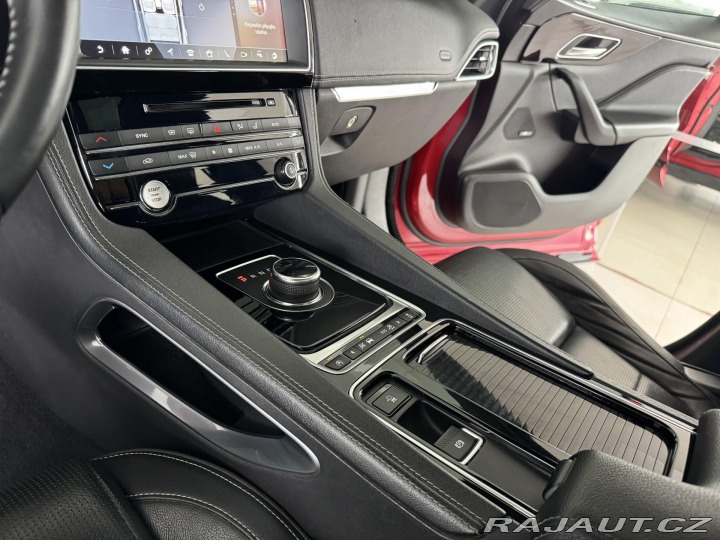 Jaguar F-Pace 20d AWD*AUT*R-SPORT*REZER 2018