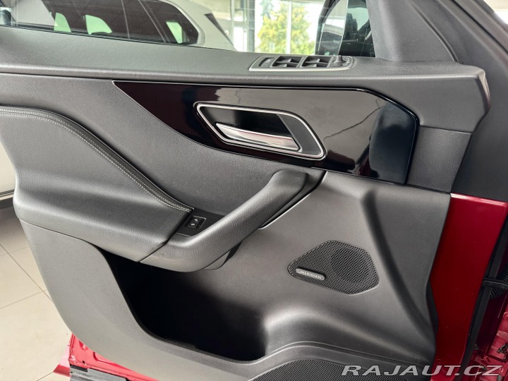 Jaguar F-Pace 20d AWD*AUT*R-SPORT*REZER 2018