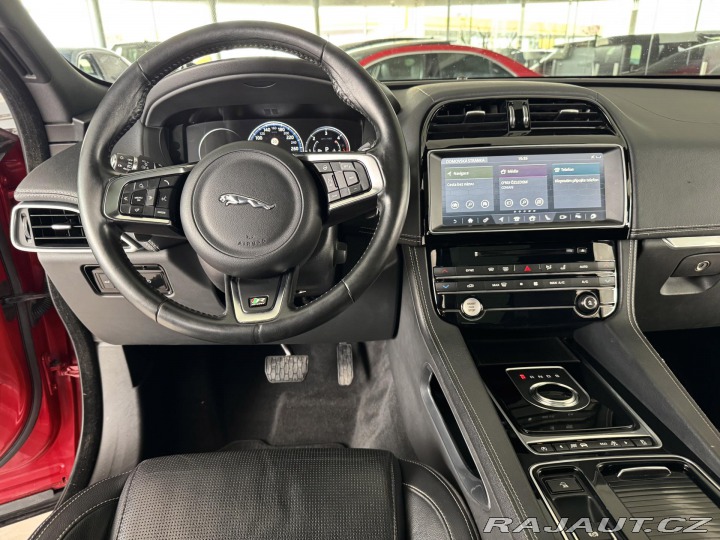 Jaguar F-Pace 20d AWD*AUT*R-SPORT*REZER 2018