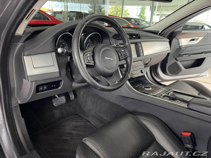 Jaguar XF 20d AUT*Panorama*Distroni 2016