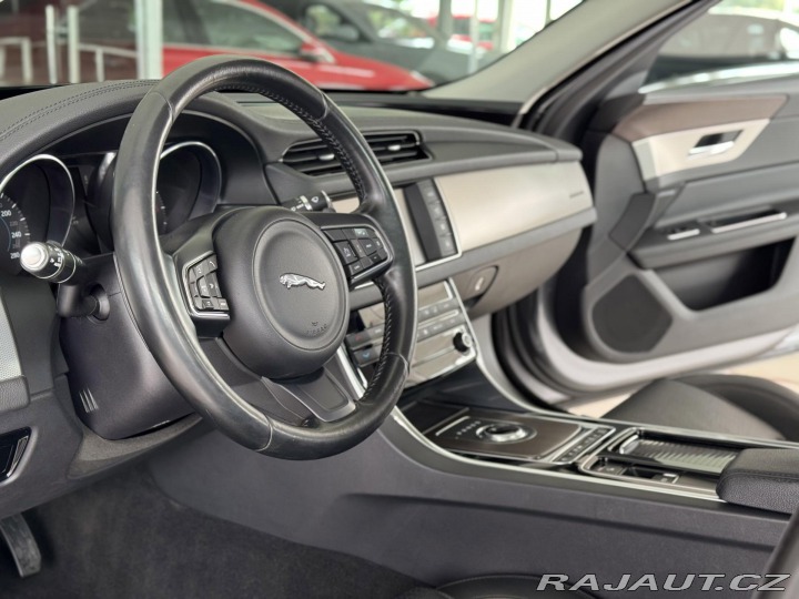 Jaguar XF 20d AUT*Panorama*Distroni 2016