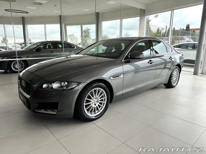 Jaguar XF 20d AUT*Panorama*Distroni 2016