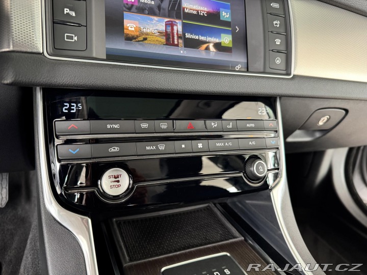 Jaguar XF 20d AUT*Panorama*Distroni 2016