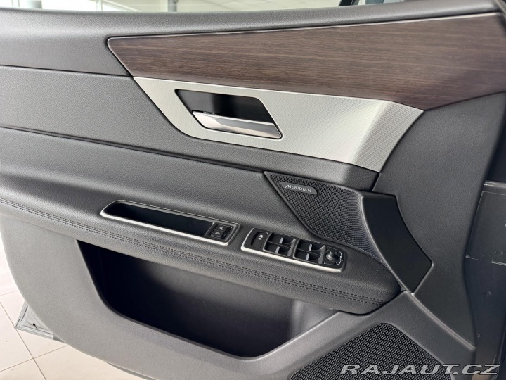 Jaguar XF 20d AUT*Panorama*Distroni 2016