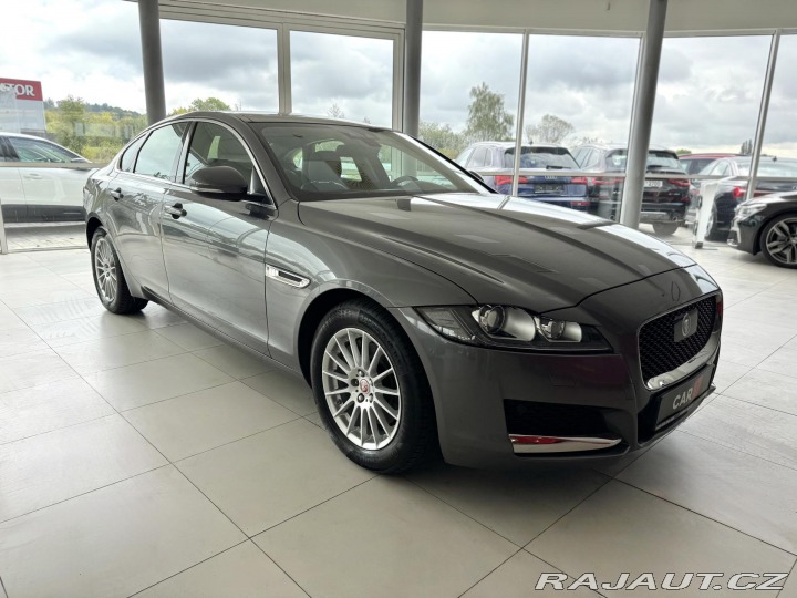 Jaguar XF 20d AUT*Panorama*Distroni 2016