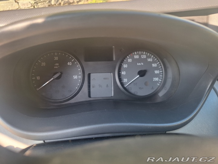 Opel Vivaro 9 místná 2013