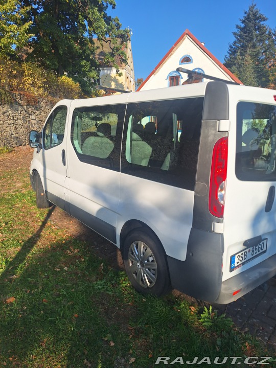 Opel Vivaro 9 místná 2013