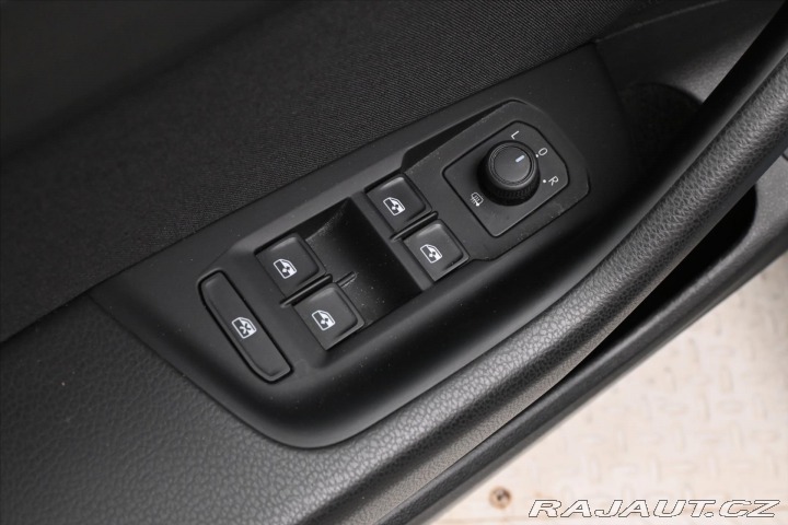 Volkswagen Passat 2,0 TDI 110kW DSG Busines 2023