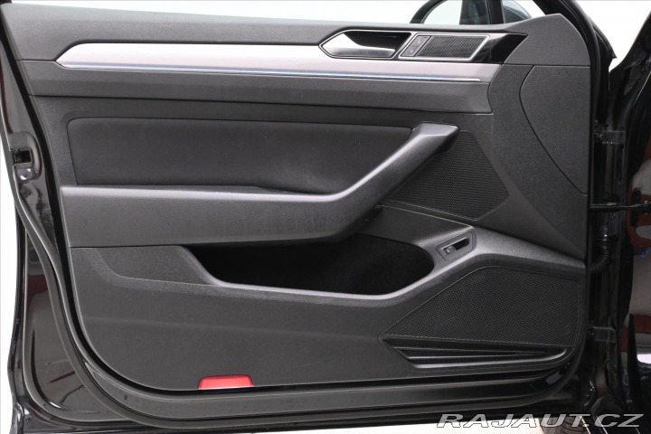 Volkswagen Passat 2,0 TDI 110kW DSG Busines 2023