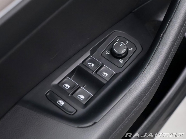Volkswagen Passat 1,6 TDI Highline Tažné Pa 2016