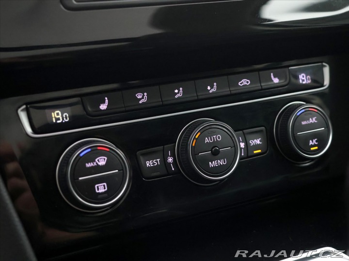 Volkswagen Passat 1,6 TDI Highline Tažné Pa 2016