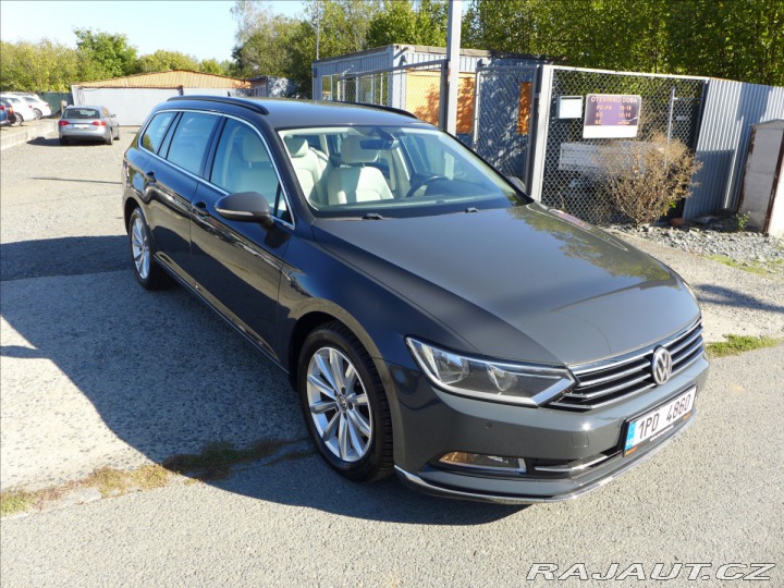 Volkswagen Passat 1,6 TDI COMFORTLINE 1.MAJ 2015
