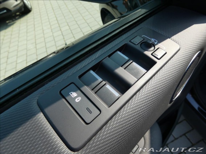 Land Rover Discovery 3,0 D250 Dyn SE,5let záru 2025