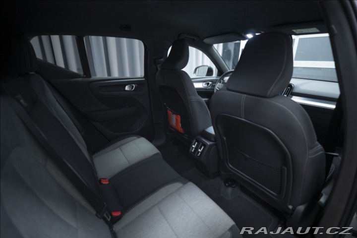 Volvo XC40 2,0 B3 NAVI KAMERA 360° T 2025