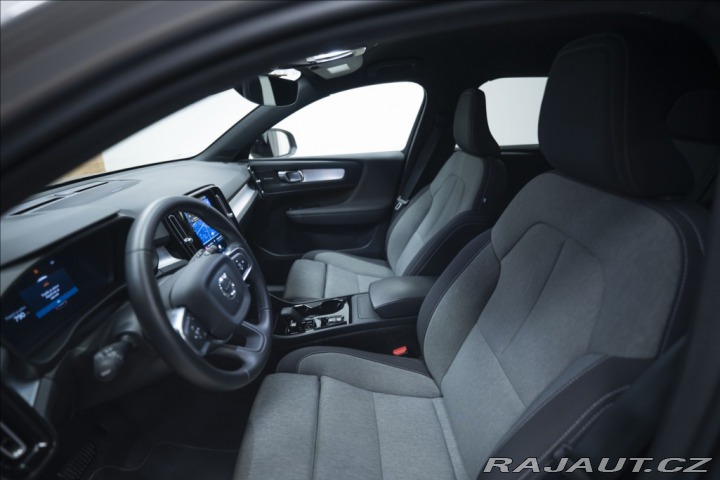 Volvo XC40 2,0 B3 NAVI KAMERA 360° T 2025