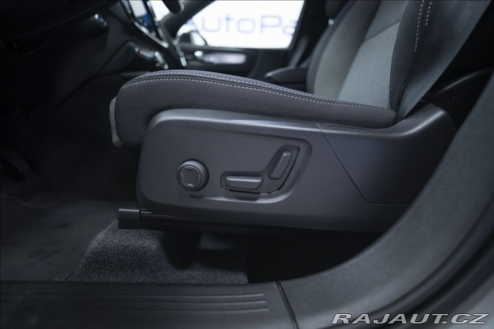 Volvo XC40 2,0 B3 NAVI KAMERA 360° T 2025