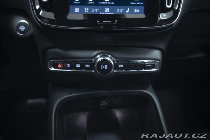 Volvo XC40 2,0 B3 NAVI KAMERA 360° T 2025