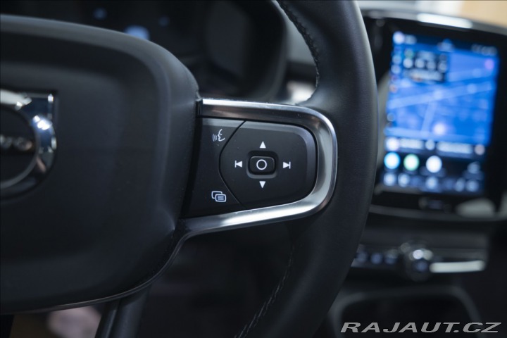 Volvo XC40 2,0 B3 NAVI KAMERA 360° T 2025