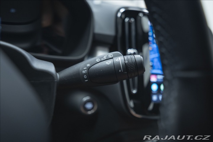 Volvo XC40 2,0 B3 NAVI KAMERA 360° T 2025