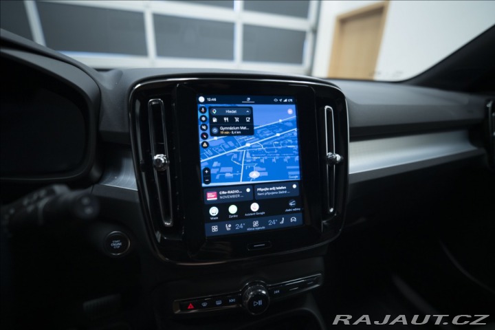 Volvo XC40 2,0 B3 NAVI KAMERA 360° T 2025
