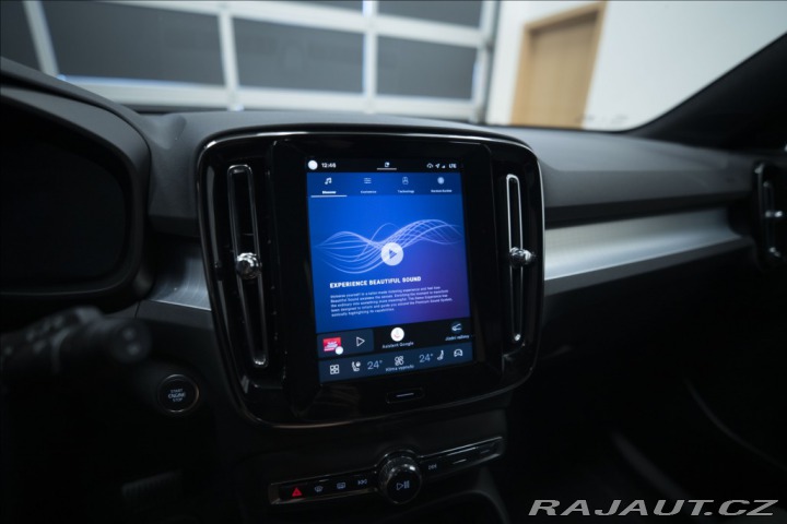 Volvo XC40 2,0 B3 NAVI KAMERA 360° T 2025