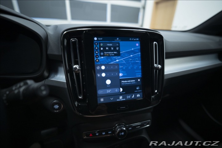 Volvo XC40 2,0 B3 NAVI KAMERA 360° T 2025