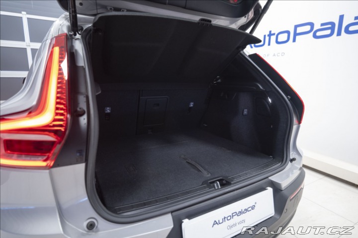 Volvo XC40 2,0 B3 NAVI KAMERA 360° T 2025