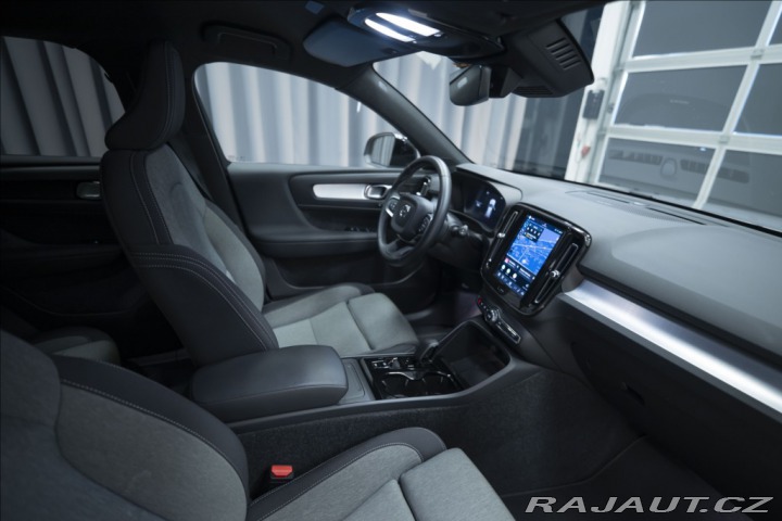 Volvo XC40 2,0 B3 NAVI KAMERA 360° T 2025