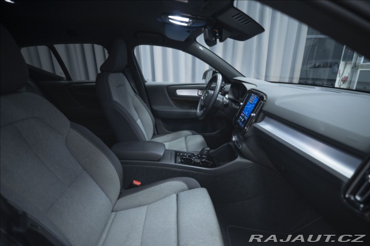 Volvo XC40 2,0 B3 NAVI KAMERA 360° T 2025