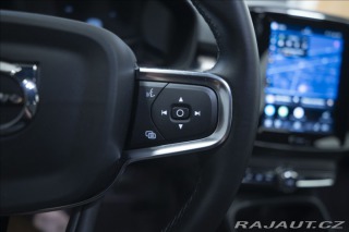 Volvo XC40 2,0 B3 NAVI KAMERA 360° T 2025