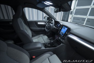 Volvo XC40 2,0 B3 NAVI KAMERA 360° T 2025
