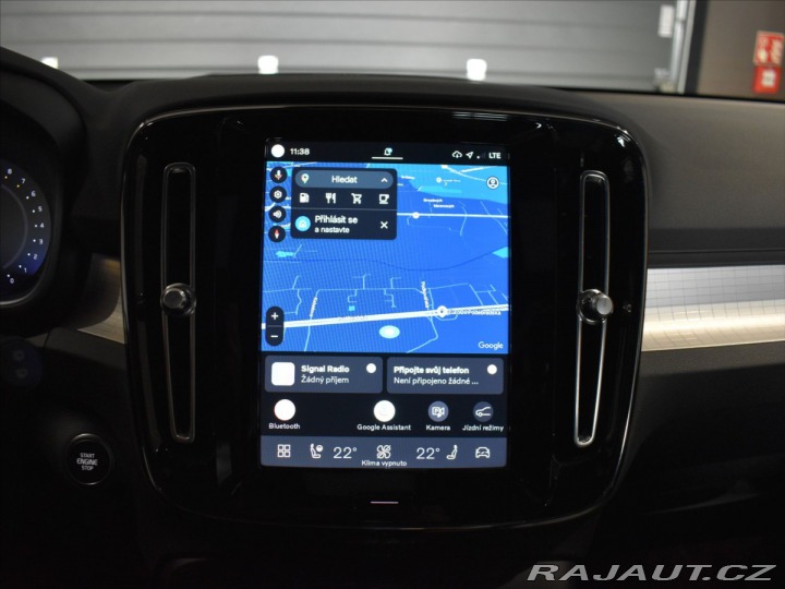 Volvo XC40 2,0 B3 PLUS Dark Bezklíč 2023