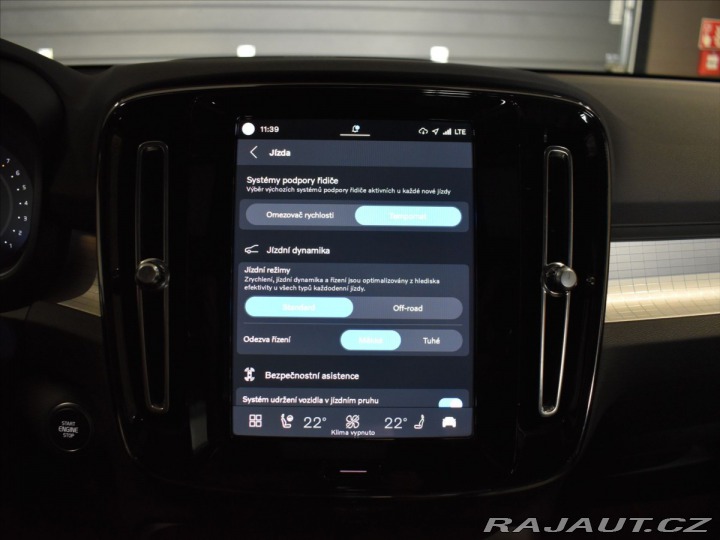 Volvo XC40 2,0 B3 PLUS Dark Bezklíč 2023
