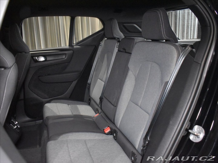 Volvo XC40 2,0 B3 PLUS Dark Bezklíč 2023