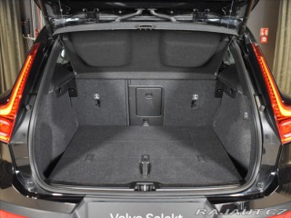 Volvo XC40 2,0 B3 PLUS Dark Bezklíč 2023