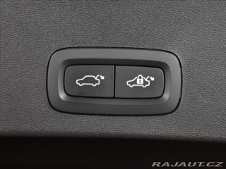 Volvo XC40 2,0 B3 PLUS Dark Bezklíč 2023