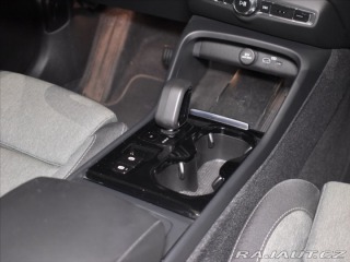 Volvo XC40 2,0 B3 PLUS Dark Bezklíč 2023